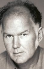 Том Ходжкинс